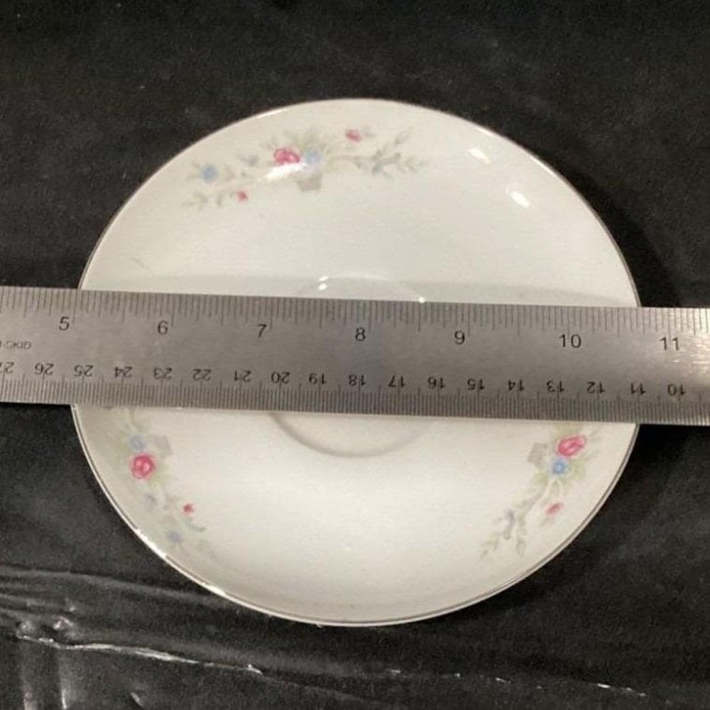 Florenteen Fine China Fantasia Saucers, Set of 4, Vintage Floral Porcelain Japan - Picture 2 of 10